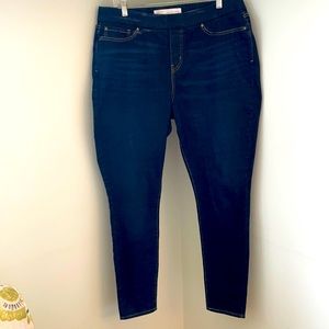 Levi Strauss “Signature” pull on skinny jeans
